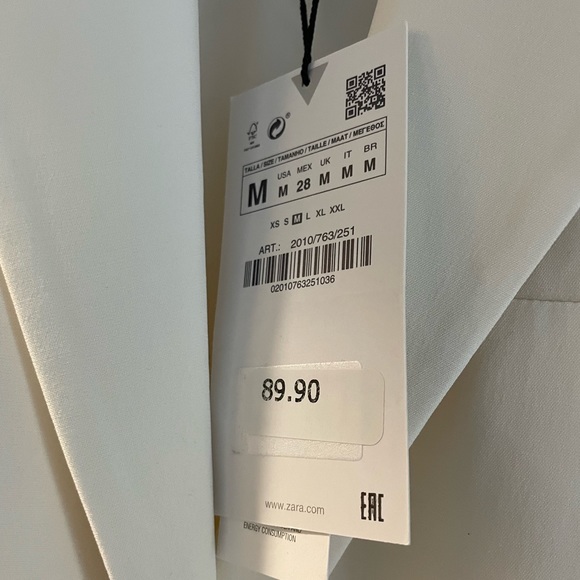 Zara cream oversized blazer. Slit detail in sleeves. Size medium. New with tags. - Picture 2 of 4